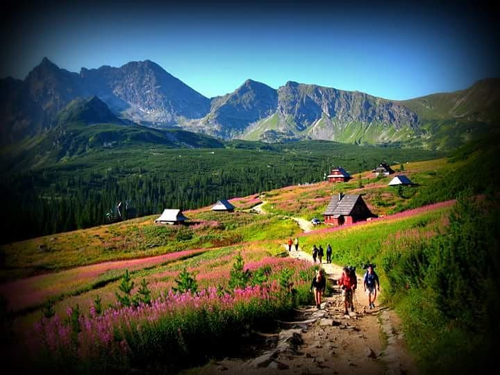 Hiking in the Tatra Mountains<br />
